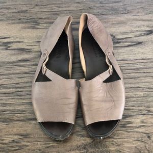 Cydwoq peep toe flats in grey.